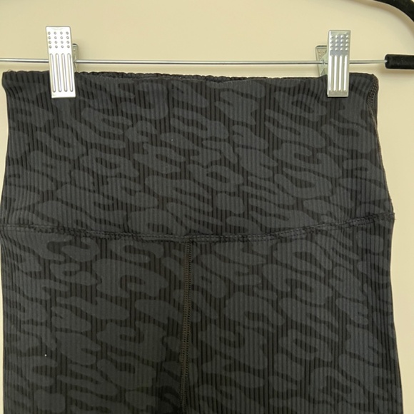 Carbon38 Printed Ribbed 7/8 Length Legging in Black Leopard - Small - Picture 2 of 4